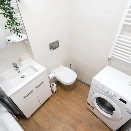 Carol New Building With Balcony Apartament