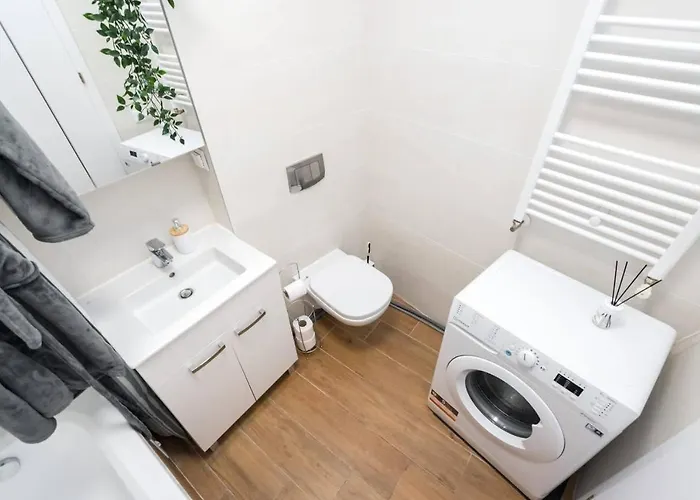 Carol New Building With Balcony Lägenhet