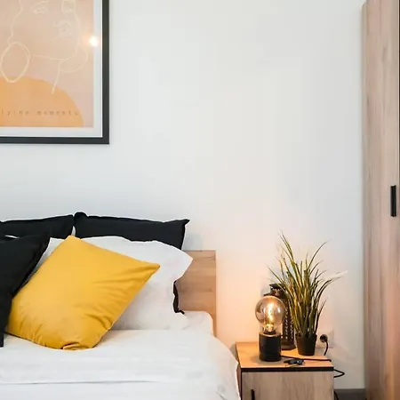 Carol New Building With Balcony * Bükreş