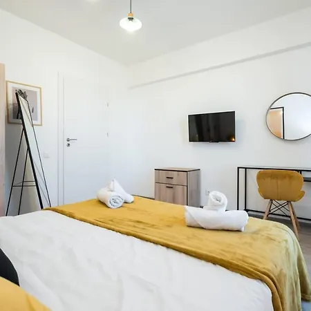 Carol New Building With Balcony Apartment