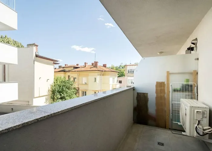 Carol New Building With Balcony Apartament