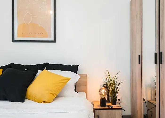 Carol New Building With Balcony * Bucareste