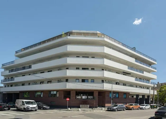 Carol New Building With Balcony Διαμέρισμα *