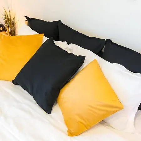 Carol New Building With Balcony *