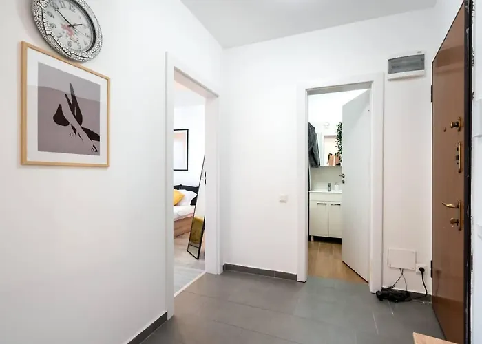 Carol New Building With Balcony *